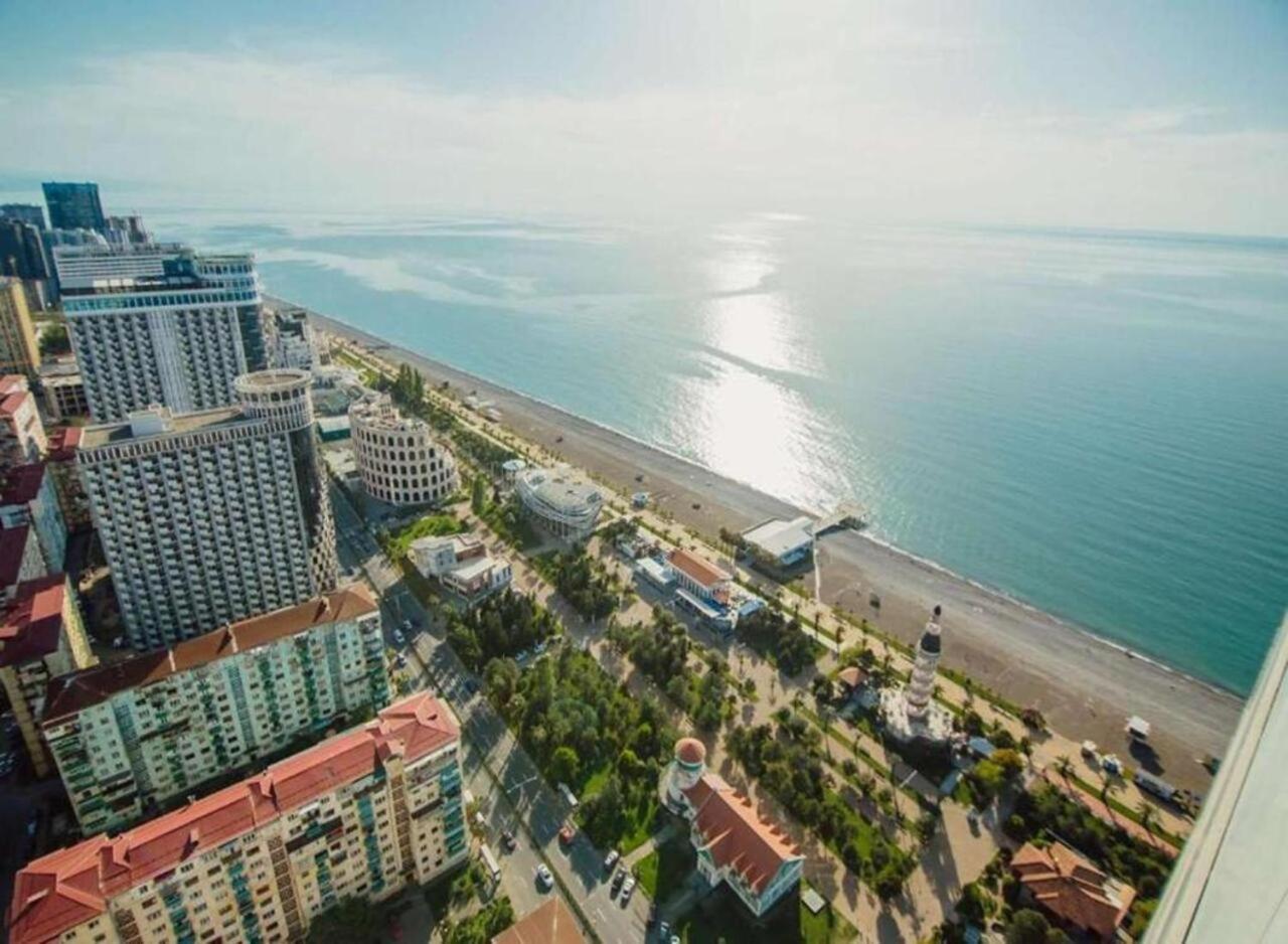 Holiday In Orbi Apartamento Batumi Exterior foto