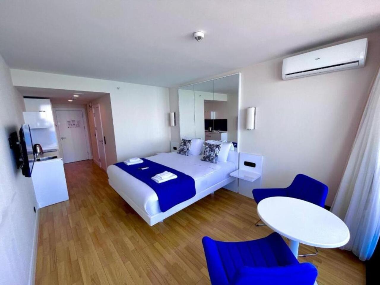 Holiday In Orbi Apartamento Batumi Exterior foto