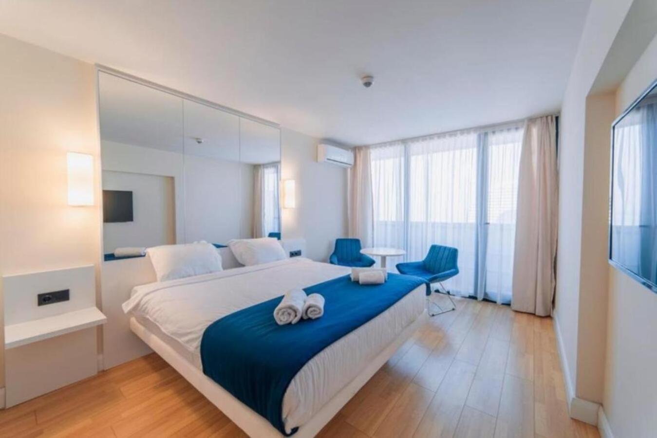 Holiday In Orbi Apartamento Batumi Exterior foto
